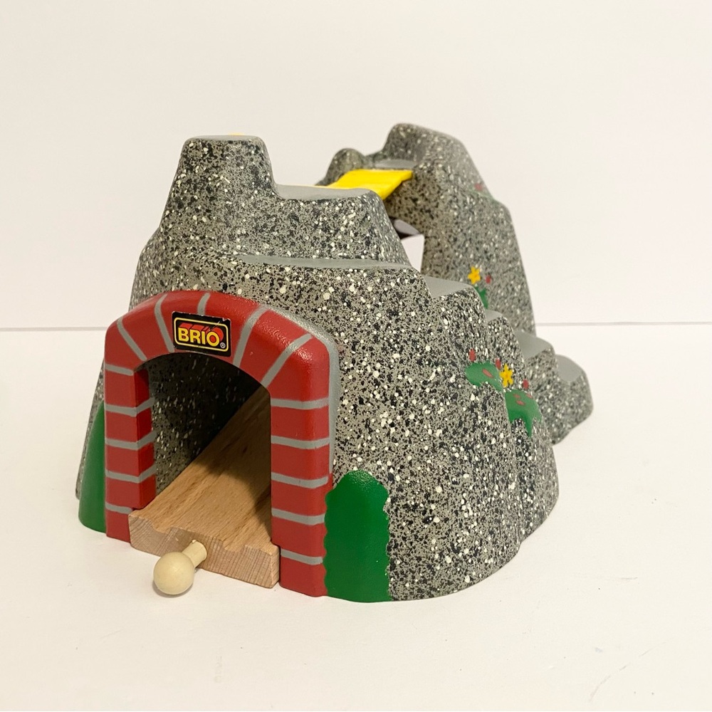 Brio World Adventure Tunnel 33481 Thomas Train Wooden Railway Compatible w Sound